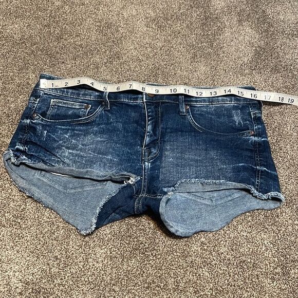 H&M Denim Shorts 8 Women's Dark Wash Raw Hem Distressed Bottoms - Picture 5 of 6